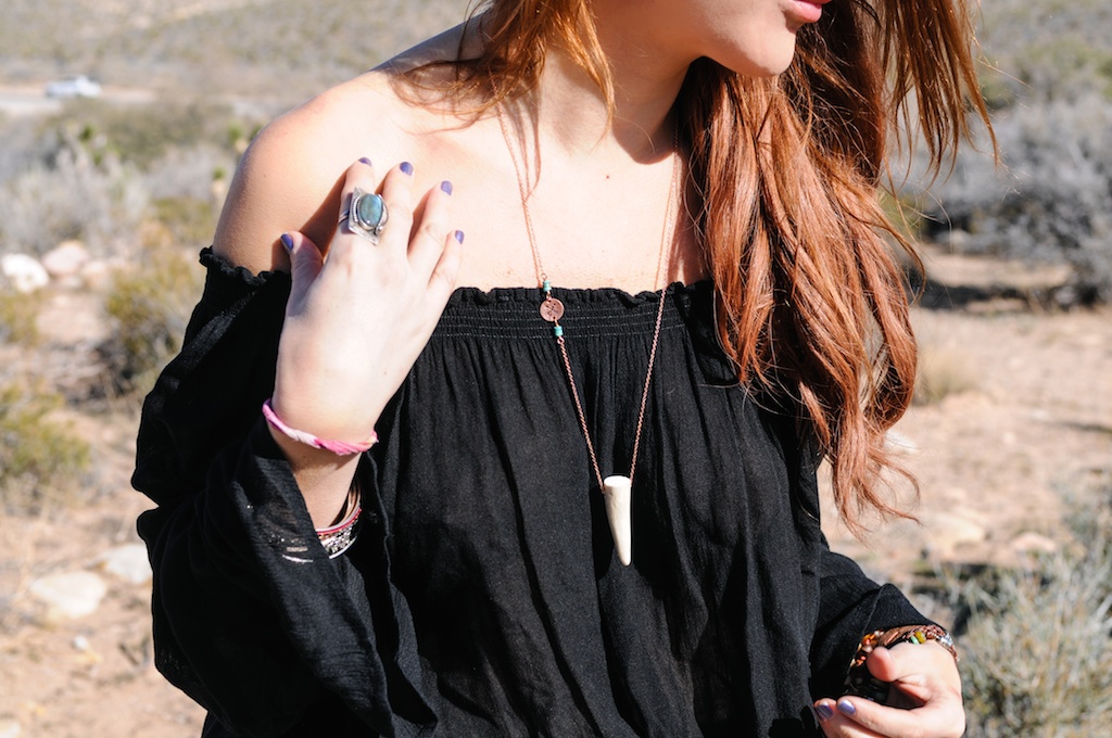 mal-wingostarr-jewelry-yoga-pants-mala-boho-fashion-blogger-desert-red-rock-horn-necklace 1