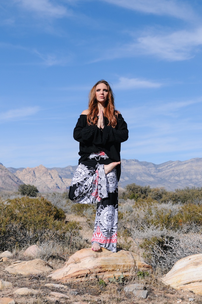 mal-wingostarr-jewelry-yoga-pants-mala-boho-fashion-blogger-desert-red-rock-horn-necklace 3