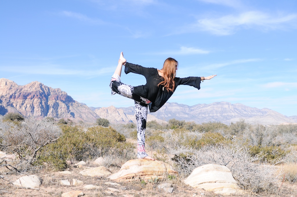 mal-wingostarr-jewelry-yoga-pants-mala-boho-fashion-blogger-desert-red-rock-horn-necklace 6