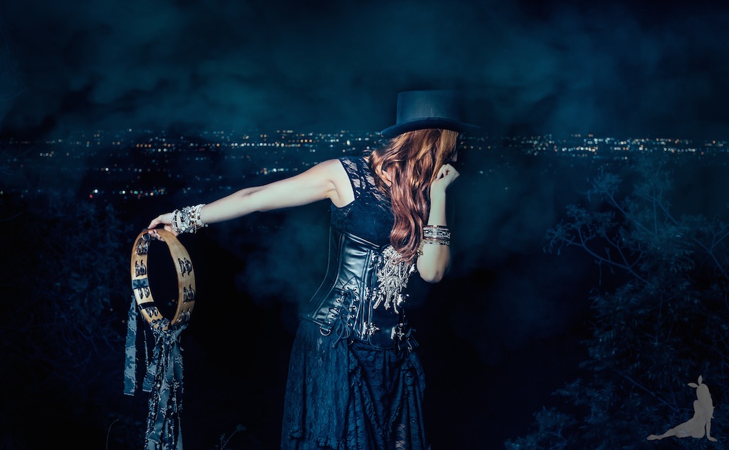 violet-vixen-corset-stevie-nicks-top-hat-rock-fashion-smoke-bomb-boho-blogger-fleetwood-mac 15 (1)