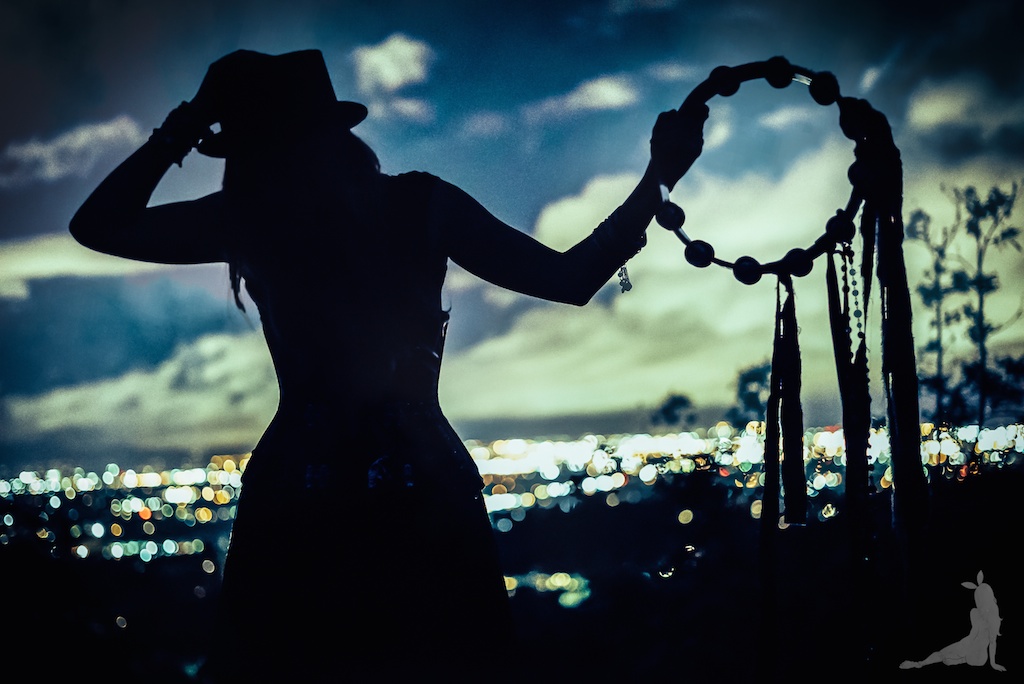 violet-vixen-corset-stevie-nicks-top-hat-rock-fashion-smoke-bomb-boho-blogger-fleetwood-mac 17 (1)