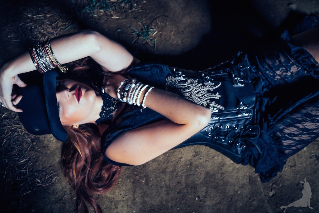 violet-vixen-corset-stevie-nicks-top-hat-rock-fashion-smoke-bomb-boho-blogger-fleetwood-mac 25 (1)